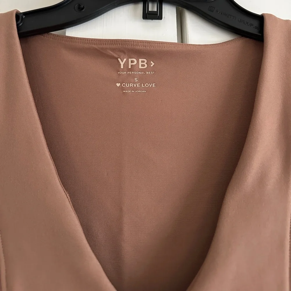 NWT Abercrombie & Fitch Curve Love Workout Top - Picture 3 of 4